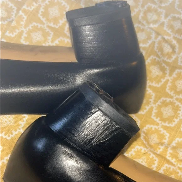 Salvatore Ferragamo Black Leather Shoes - Picture 3 of 8